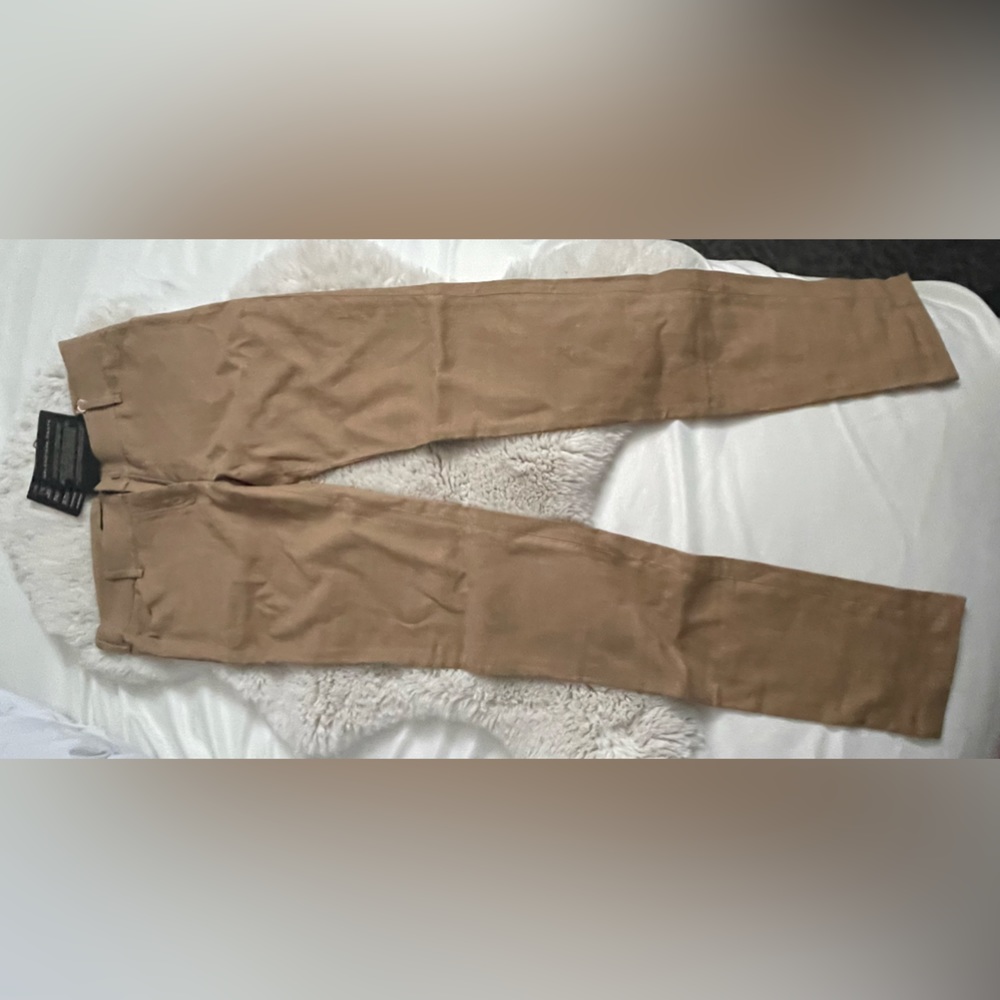 Balenciaga
LINEN CAROT PANTS